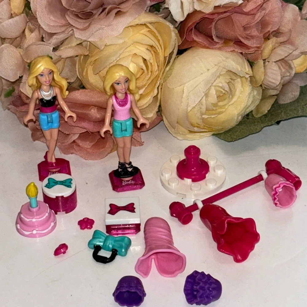 Barbie Legos Mega Bloks Barbies Set of two mega Bloks Barbie minifigs